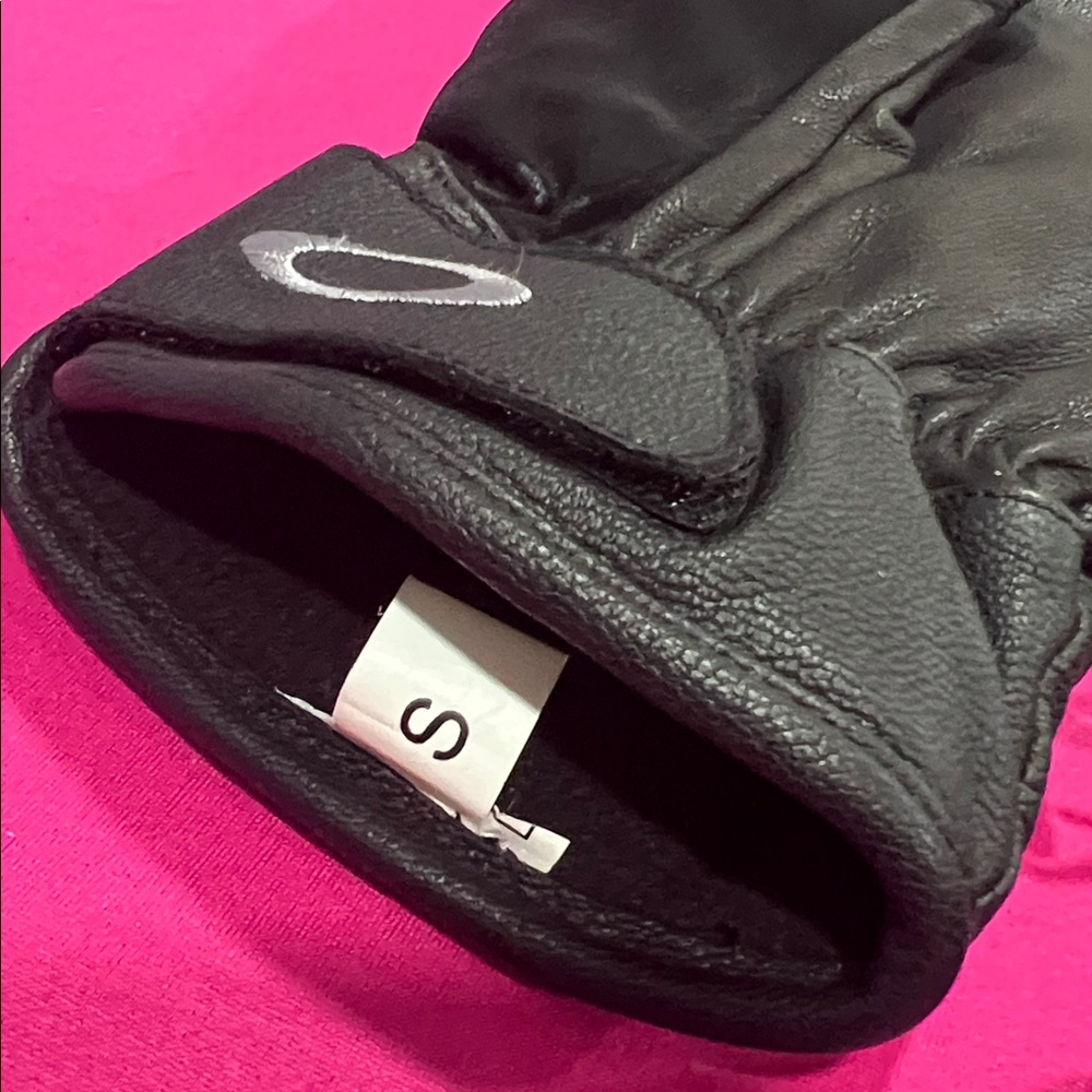 Oakley Black Winter leather Mittens NWOT - Picture 7 of 7